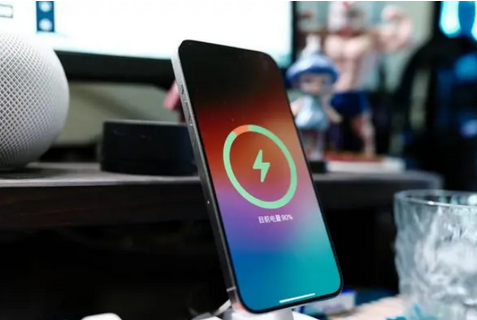 奉贤苹果15换屏服务分享用什么充电器给iPhone15充电更好 